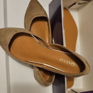Women's Ollio Tan Suede Flats Brand New